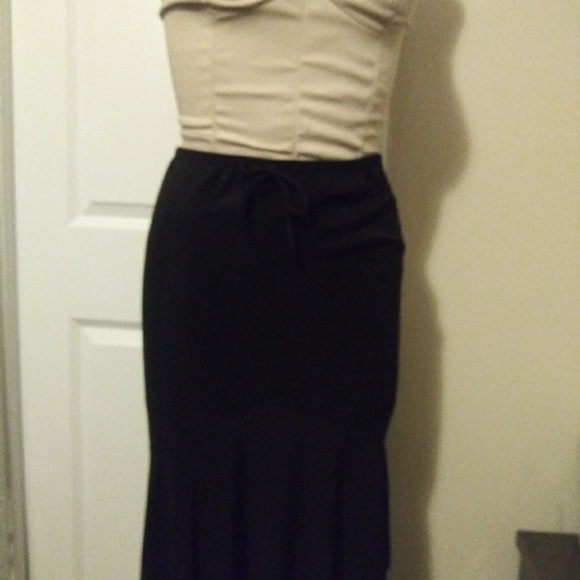 Woman's clothing - Picture 3 of 3